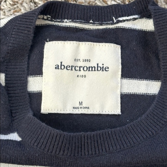 Abercrombie Kids Girls Size Medium Striped Navy Blue White Crew Neck Sweater - Picture 2 of 3